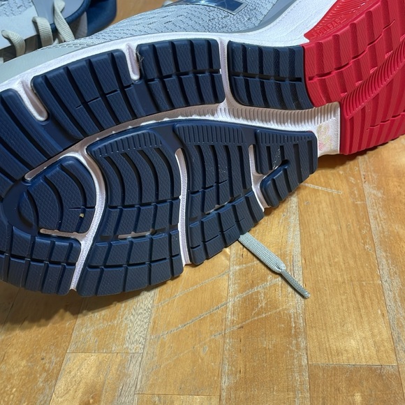 NWOT New Balance 847 v4 waking shoes - Picture 7 of 7